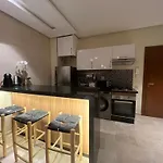 Superbe villa prêt du centre ville avec piscine