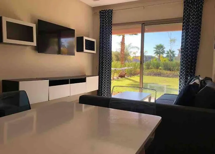 Superbe villa prêt du centre ville avec piscine